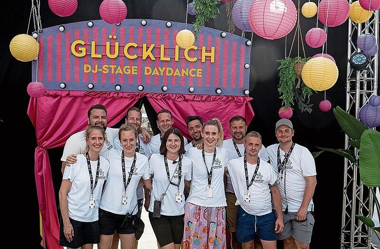 Das OK (von links): Felicia Bucher, David Pfänder, Anja Delgrande, Manuel Vonesch, Jan Bachmann,
Cendrine Arnold, Andreas Bühlmann, Marjana Ensmenger, Mario Bühler, Marco Stöckli und Philippe Bösch. Das OK (von links): Felicia Bucher, David Pfänder, Anja Delgrande, Manuel Vonesch, Jan Bachmann, Cendrine Arnold, Andreas Bühlmann, Marjana Ensmenger, Mario Bühler, Marco Stöckli und Philippe Bösch.