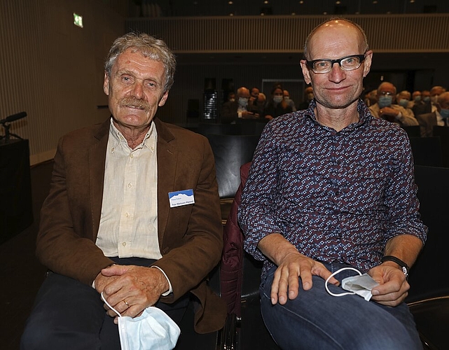 Der Gegner des Projektes auf dem Podium: Peter Mattmann-Allamand des Referendumskomitees (links) und Peter Stofer, Einwohnerrat der Grünen.