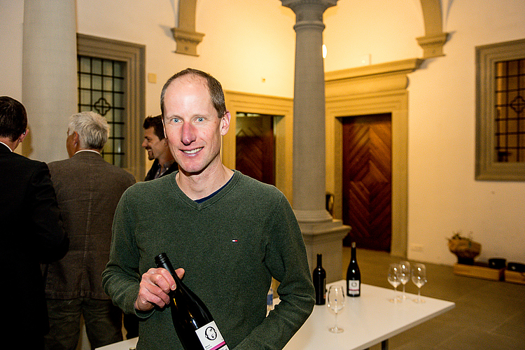Ein richtiges Bilderbuchjahr war 2018 für Raphael Burki, Önologe auf dem Weingut Ottiger, Kastanienbaum, und stolz präsentiert er seinen Merlot in der Kategorie Rotwein sortenrein.