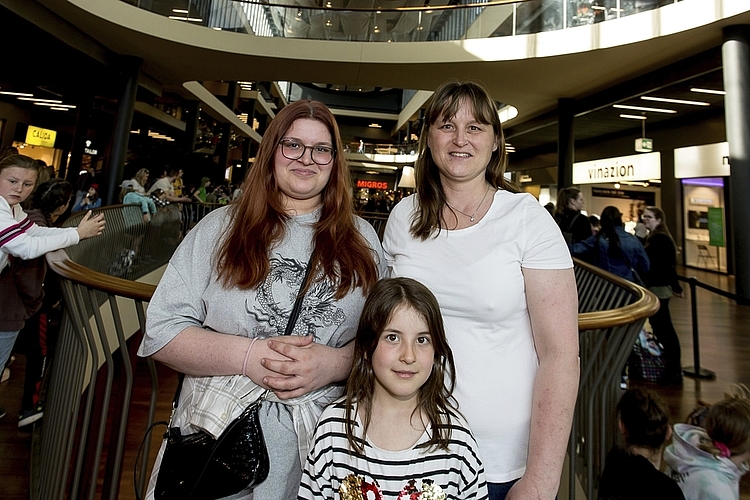 Von links: Mit der Heimat immer noch verbunden und aus dem Seeland angereist sind Alessia, Stefanie und Sarina Amstad. Sie sind stolz auf Marco und über seine Leistungen.