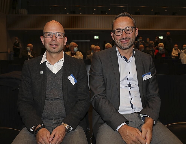 Die Befürworterseite des Podiums: Beat Tanner, Fraktionschef der FDP im Einwohnerrat (links), und Nick Christen, Initiant des Projektes und CEO HC Kriens-Luzern AG.