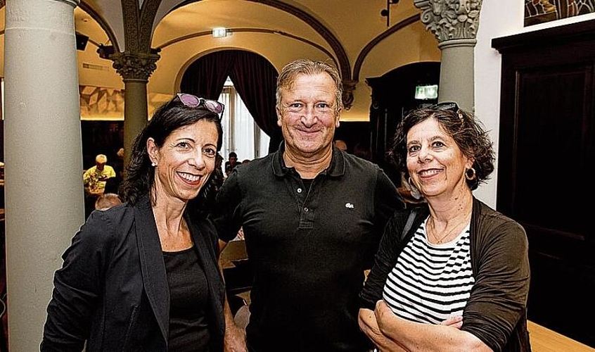 Karina und Manuel Widmer. An der Lotterie haben sie das Mannschafts-T-Shirt Nummer 2 gewonnen.