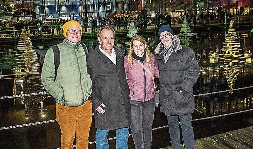 V. l.: Mathias Stauffer und Andreas Schädler vom Verband Luzerner Schreiner, mit Sibylle Gerardi, Luzern Tourismus, und Kurt Christen, Geschäftsführer Verein Weihnachten in Luzern.