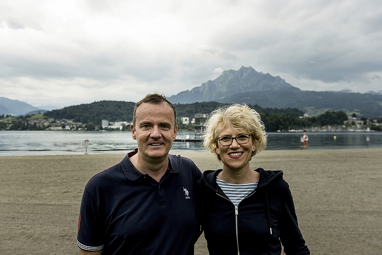 Am 7.7.77 besuchte Alexander Reimer seinen Onkel in Luzern. Seither ist er in den Vierwaldstättersee verliebt und kommt mit seiner Frau Sabine regelmässig an die Seeüberquerung.