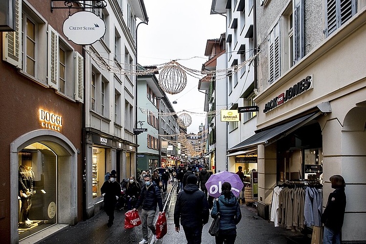 Nach dem Verbot der Sonntagsverkäufe müssen die Luzernerinnen und Luzerner ihre Einkäufe an den übrigen Tagen erledigen.