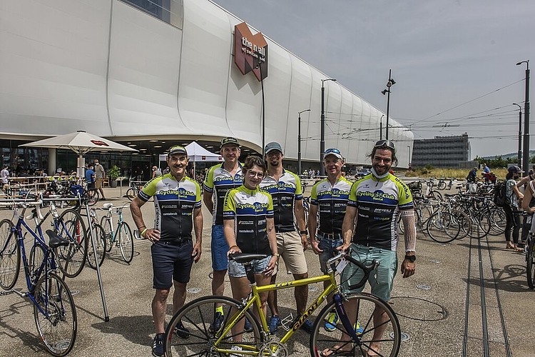 Ein Teil des Helferinnen- und Helferteams der Velobörse: (v. l.) Wisu Lingg, Günter Breschan, Chiara Bachmann, Martin Kammermann, Daniel Bachmann und Simon Vonmoos.