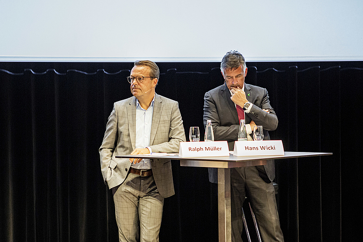 … Ralph Müller, CEO der Schurter Holding AG (links), und FDP-Ständerat Hans Wicki, die aus Sicht der Wirtschaft vehement für ein Nein plädieren.