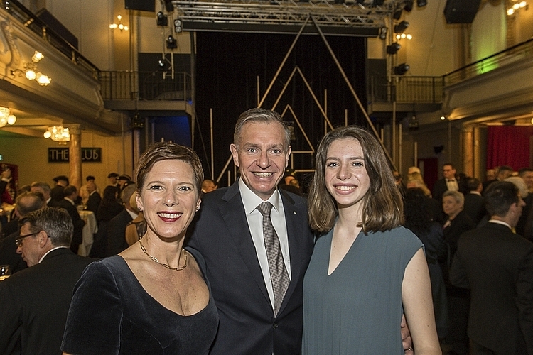 Karl und Margaret Bucher. Karl kennt den Wey-Zunftmeister nicht nur von der Fasnacht, sondern auch von einer «ernsteren Sache» wie dem Golfspielen.