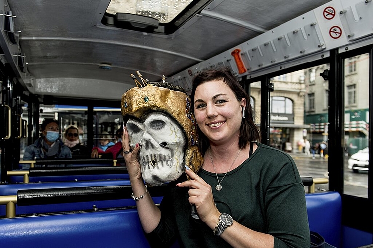 Jasmin Lüscher, Präsidentin Guuggenmusig Wäsmali-Chatze Lozärn, fand die Idee cool. Die Leute auf der Strasse winkten ihr zu, als sie mit dem Citytrain durch Luzern gefahren wurde.