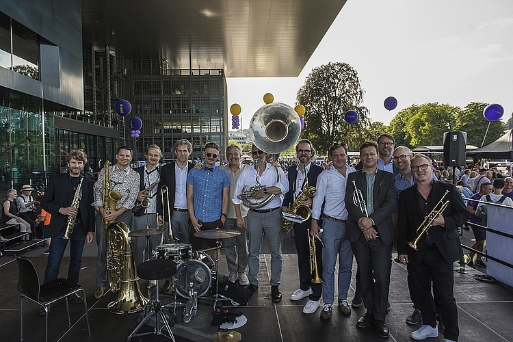Die «Mööpps» mit (von links) Christian Walke, Urs Stuck, Loris Knüsel, Andy Mattle, Tom Schenker, Raphi Crola, Marc Weibel, Christian Stofer, Lorenz Deppeler, Christoph Buob, Oliver Felder, Stephan Klauser und Fabian Domini.