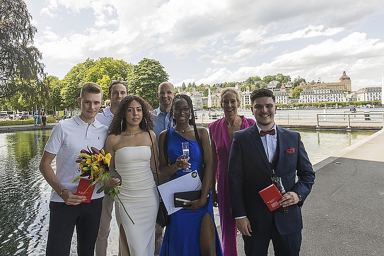 Von links: Luca Moser, Nayan Bose, Christina Studer, Ishan Bose, Von links: Luca Moser, Nayan Bose, Christina Studer, Ishan Bose, Chilanda Elisabeth Tambbe, Barbara Bose und David Qollaku.
