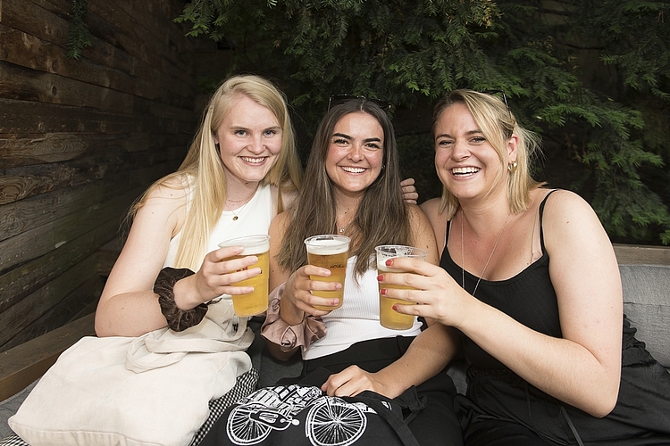 Haben für den Match am Mittwoch eine Lernpause vom Studium eingelegt: Ramona Kühnis, Isabel Parpan und Mara Petrillo (v. l.).