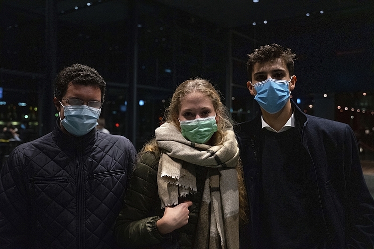 Pascal Hodel und Leah Winiger waren eingeweiht. Simon Winiger (v.l.) dagegen nicht: Er erfuhr erst in letzter Minute wohin das Weihnachtsgeschenk führen soll.
