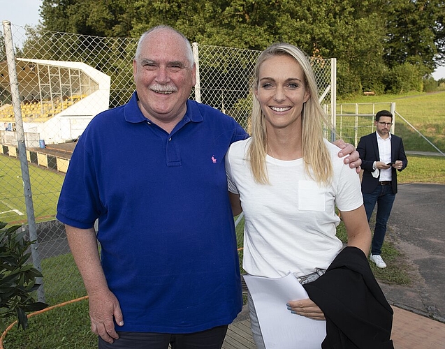 Haben sich soeben kennen gelernt: Hannes Schweizer (links), alt Grossratspräsident, SP Baselland, mit David Stampfli, Stadtberner Grossrat (SP) und Vorstandsmitglied VCS.