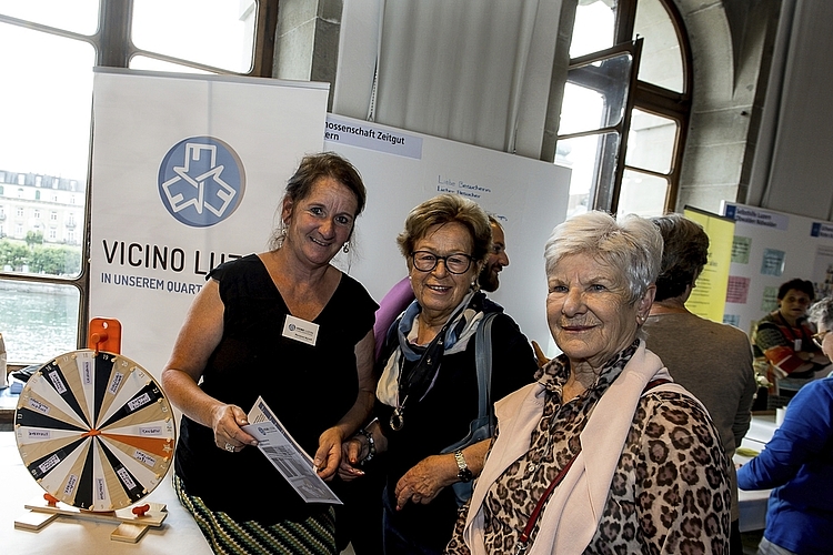 Von links: Marianne Wyrsch von Vicino Luzern. Jeannette Christ und Elsbeth Fellmann helfen aktiv im Luzerner Quartier Würzenbach im Vicino mit.