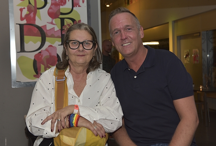 Der Verein Pride Zentralschweiz war mit Chris Sprenger am Merchandise-Stand auch am Queeren Budenzauber vertreten.