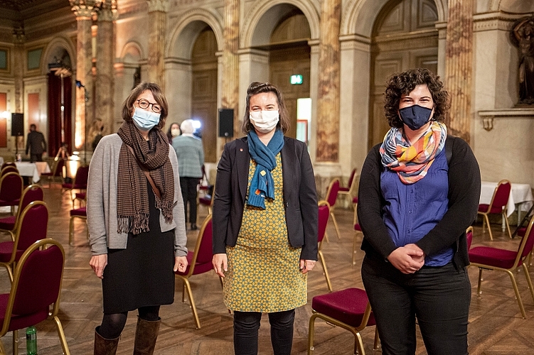 Jolanda Achermann Sen, Maria Pilotto und Korintha Bärtsch (von links) sind sich einig: Es gibt noch viel zu tun, was die Gleichberechtigung in allen Lebensbereichen betrifft.