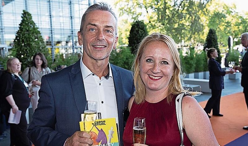Claudia Huser ist 2023 Regierungsratskandidatin der GLP. Auf dem Bild zusammen mit Stefan Sägesser, Kulturbeauftragter des Kantons Luzern.