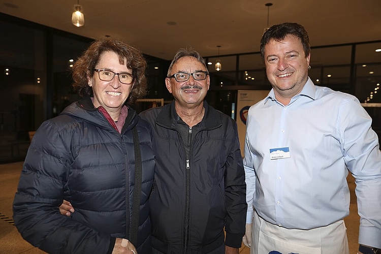 Helga und Ueli Mattenberger kamen mit offener Meinung zum Podium, verliessen den Anlass aber mit klarer Haltung zum Projekt. Zusammen mit Armin Lisibach (rechts).