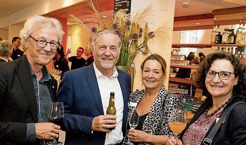 Von links: Luzerner Stadtrat Adrian Borgula, Umwelt- und Mobilitätsdirektion,
Horwer Gemeindepräsident Ruedi Burkard, Esther Mathis und Krienser Stadtpräsidentin Christine Kaufmann-Wolf. Von links: Luzerner Stadtrat Adrian Borgula, Umwelt- und Mobilitätsdirektion, Horwer Gemeindepräsident Ruedi Burkard, Esther Mathis und Krienser Stadtpräsidentin Christine Kaufmann-Wolf.
