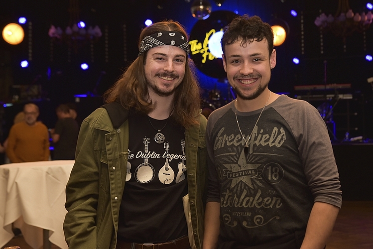 Luca Zberg (links) und Marco Furrer finden die Spielfreude und das Topniveau der Band aussergewöhnlich.