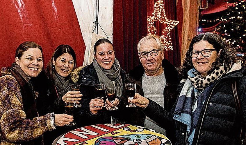 Anouk Hess (links) und Heidi Leisibach. Als Fan von Ursus & Nadeschkin freute sich Anouk besonders über ihr Geburtstagsgeschenk, ein Besuch im Circus Knie.