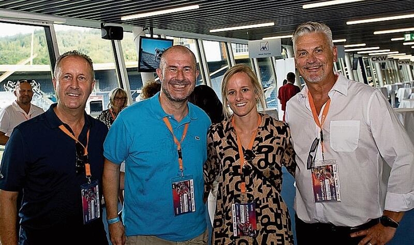 Von links: Herbert Brunner, Brunner Fachmarkt AG, Patrick Bühlmann, Bühlmann Söhne AG, Lara Stalder, EVZ und Captain Schweizer Eishockey-Nationalmannschaft, und Stefan Bucher, Agenturleiter Suva Zentralschweiz. Von links: Herbert Brunner, Brunner Fachmarkt AG, Patrick Bühlmann, Bühlmann Söhne AG, Lara Stalder, EVZ und Captain Schweizer Eishockey-Nationalmannschaft, und Stefan Bucher, Agenturleiter Suva Zentralschweiz.
