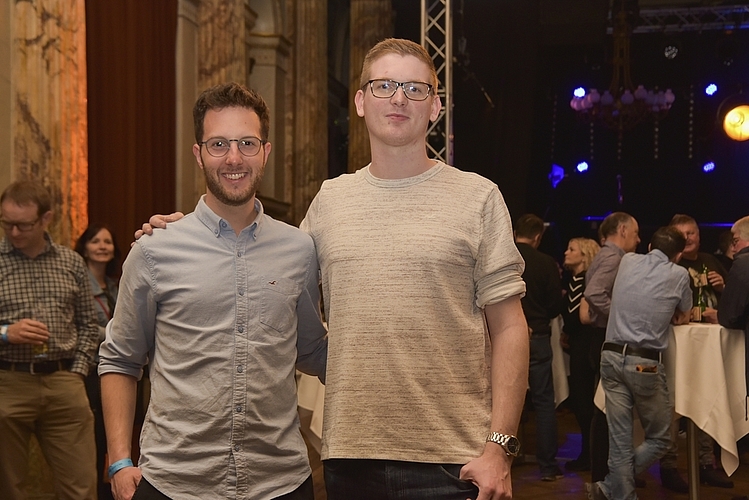 «Wir sind gespannt auf das Konzert», meinten Fabio Francioni (links) und Manuel Ziegler. Sie waren am Retro Festival, weil Manuel Tickets gewonnen hatte.