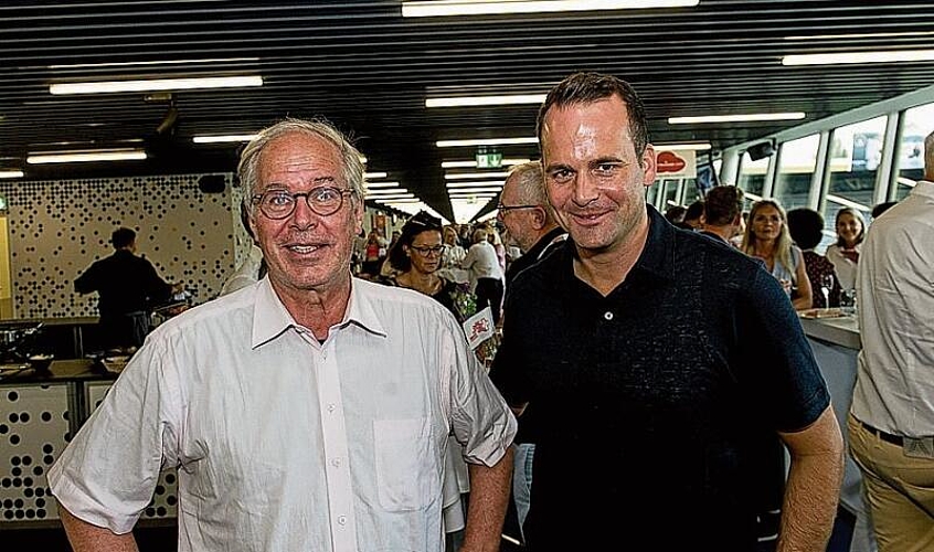 Thierry Carrel, Sozialvorsteher Gemeinde Vitznau und Nationalratskandidat, mit Ständerat Damian Müller. Sportlich ist Thierry pro Jahr über 10 000 km mit dem Velo unterwegs, und Damian betont die Verbundenheit mit dem Schweizer Pferdesport, in d Thierry Carrel, Sozialvorsteher Gemeinde Vitznau und Nationalratskandidat, mit Ständerat Damian Müller. Sportlich ist Thierry pro Jahr über 10 000 km mit dem Velo unterwegs, und Damian betont die Verbundenheit mit dem Schweizer Pferdesport, in dem er Präsident ist.