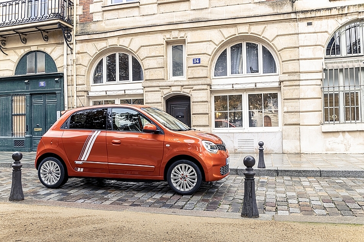 Kein anderes Elektroauto ist so günstig erhältlich wie der Renault Twingo: Kein Alleskönner, aber im Stadtgebiet ist er eine praktische Einkaufsbegleitung. Bilder: PD
