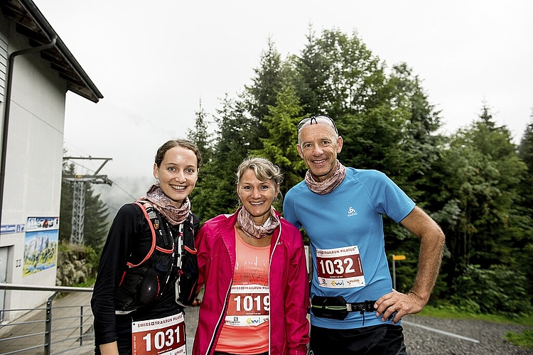 Auf Donner und Blitz können Marielle Hegner, Irène Meyer und Hans-Jörg Hegner (v. l.) gerne heute verzichten.