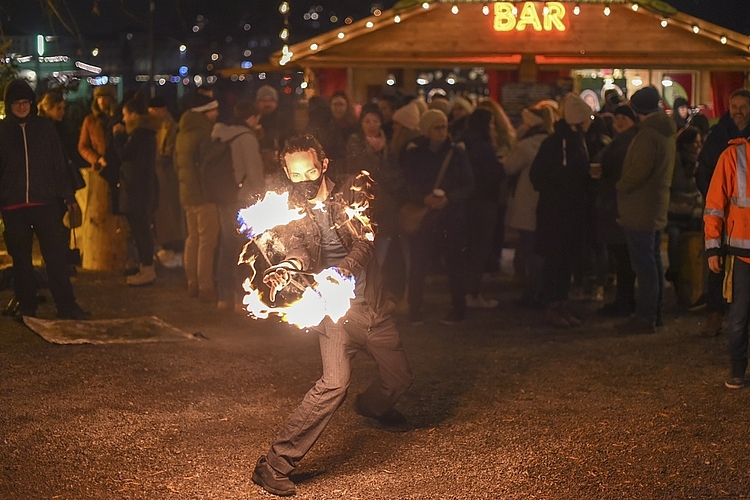 Zur Eröffnung gab es eine Feuershow von «Fortune Fire».