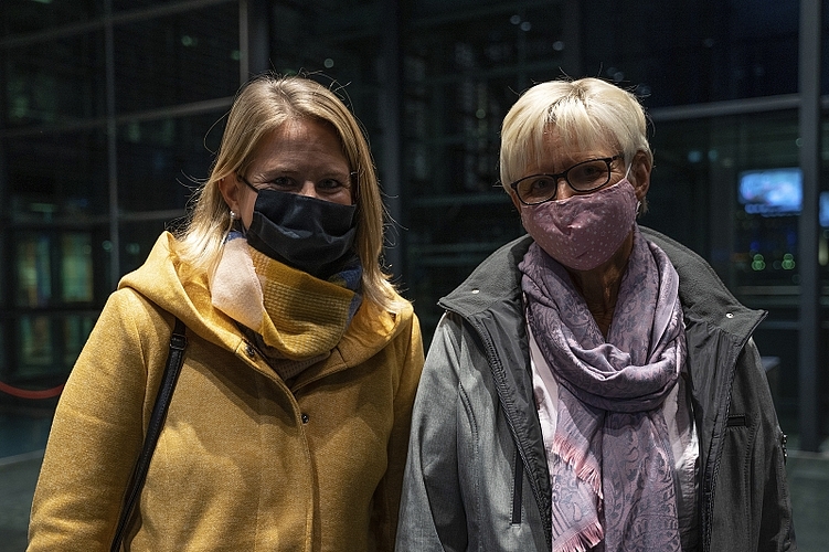 Alexandra und Beatrice Gisler hatten Glück: Sie gewannen ihre Tickets beim Instagram-Wettbewerb von Radio Pilatus.