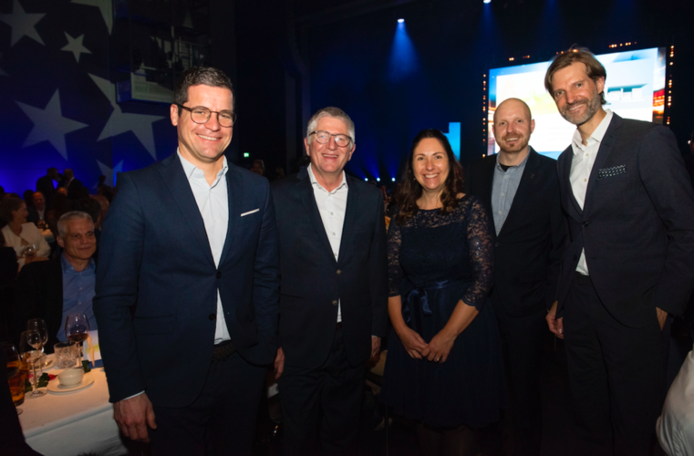 Die Pilatus-Bahnen gewannen 2011 einen Award. Die Geschäftsleitung (v.l.): David Küng, CEO Godi Koch, Sandra Theiler, Patrick Blaser und Tobias Thut.