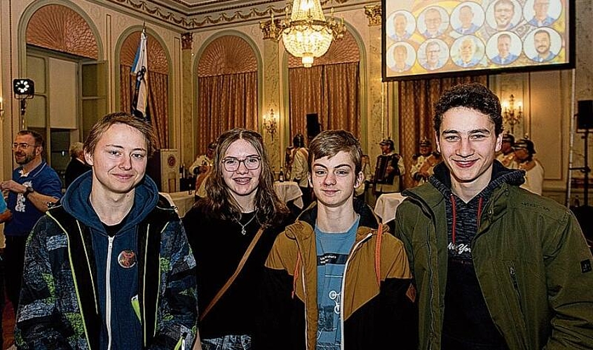 Von links: Die Dracheschwänz aus Kriens wurden eingeladen mit Severin Kägi, Samanta Aschwanden, Joshua Meier und Nando Ming.