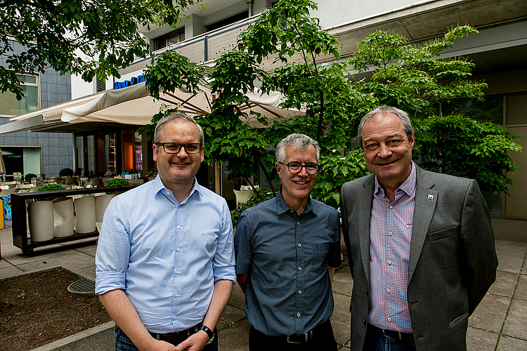 Nach dem ersten Wahlgang hatten Adrian Bühler, Kampagnenleiter, Hansjörg Kaufmann, Ehemann der neuen Krienser Stadtpräsidentin, und Andreas Vonesch, Fraktionschef CVP, die Herausforderung, eine neue Kandidatin den Wählern beliebt zu machen (v. l.).