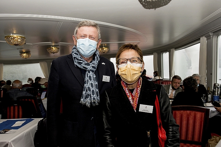 Erfreut sind Werner Grossniklaus und Sonja Hablützel von den Dampferfreunden Vierwaldstättersee mit dem Erfolg der Geldsammlung für die Renovation.