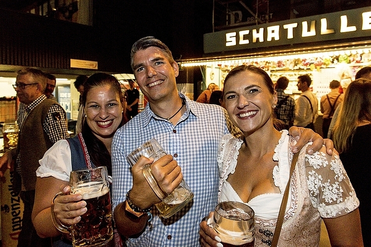 «Das Einsiedler Bier schmeckte gut», freuten sich Michael von Wartburg, Marco Aeschlimann und Thomas Besmer (von links).