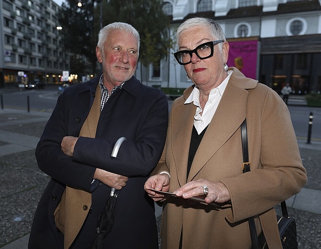 Bruno Schmidiger kam mit Gattin Christine ins Theater. «Leichen im Keller? Fragen Sie mich, wenn meine Frau nicht dabei ist.»