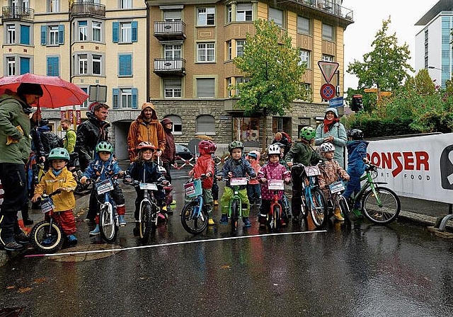 Hatten ein Regenrennen zu bestreiten:
         
         
            Die Kleinsten machten den Beginn der Jubiläumsausgabe.