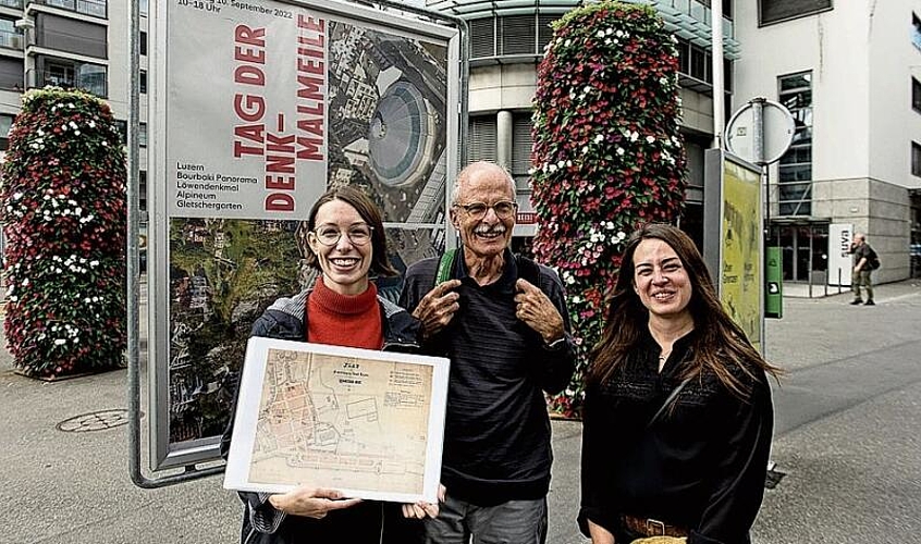 Von links: die beiden Historikerinnen Svenja Furger (links) und Jenny De Biasio mit Quartierbuch-Autor Hannes Küttel.