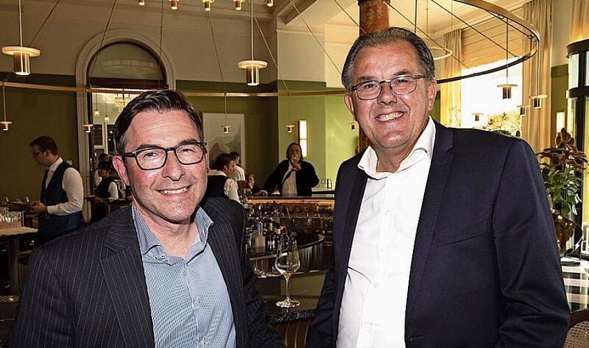 Nationalrat Peter Schilliger (rechts), zusammen mit Roger Roelli, Geschäftsführer Herzog Haustechnik AG, dessen Betrieb am Umbau des «Palace» beteiligt war.