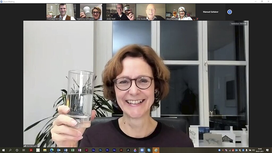Monika Rühl, Direktorin von Economiesuisse, dem Dachverband der Schweizer Wirtschaft, beschränkte sich beim Neujahrsapéro auf ein Wasser.