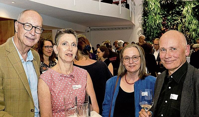 Von links: André Golliez, Zetamind AG, Tamara Golliez-Solomir, Faceyoga,
Andrea Zimmer, Unispital Basel, und Martin Schällebaum, alt Bürgerrat Luzern. Von links: André Golliez, Zetamind AG, Tamara Golliez-Solomir, Faceyoga,
Andrea Zimmer, Unispital Basel, und Martin Schällebaum, alt Bürgerrat Luzern.