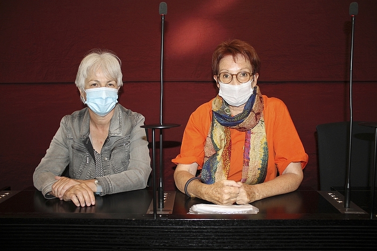Judith Lauber und Beata Pedrazzini (v. l.) wollen sich an diesem Abend ein Stück zurückerinnern, als Frauen noch kein Wahl- und Stimmrecht hatten.