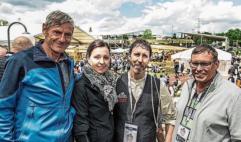 Von links: Ruedi Beglinger, Sabag, Luzia und Philipp Rölli, Geschäftsführer Gemeinde Rothenburg, und Beat Lütolf, Sabag.