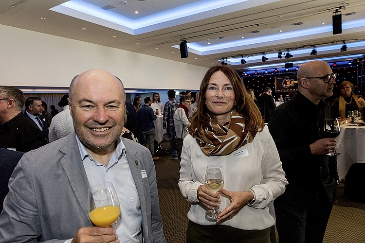 Albert Schwarzenbach, Präsident «Weihnachten in Luzern», und Isabelle Zihlmann, CSS Versicherung.