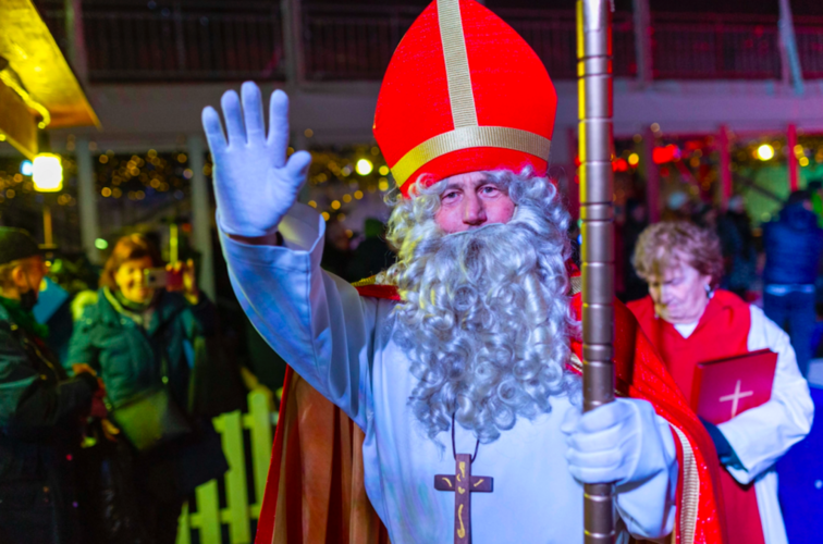 Der Einzug der Lozärner Samichlaus-Gesellschaft vom Sonntag musste abgesagt werden. Am Donnerstag durfte der Samichlaus aber einlaufen.