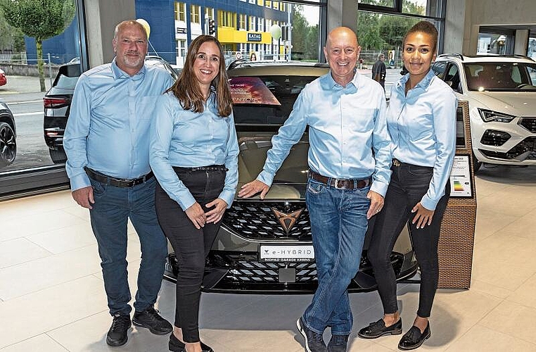 Von links: Patrick Barmettler, Silvia Fischer, Fredy Barmettler und Loveth Aikhionbare von der Nidfeld-Garage in Kriens empfingen erstmals Gäste und Interessierte im neuen, elegant-stimmungsvollen Cupra-Showroom an der Arsenalstrasse.