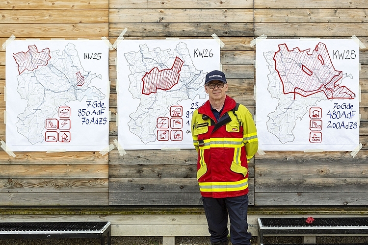 Theo Honermann, der Feuerwehrkommandant der Stadt Luzern, erklärte am Donnerstag, dass die sogenannte Phase Rot, also die höchste Gefahrenstufe, bedrohlich nahe sei.